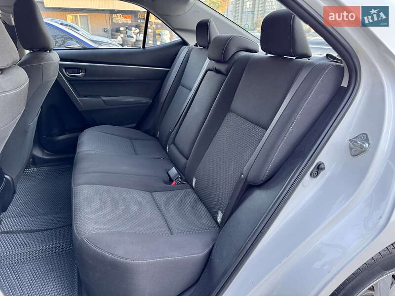 Седан Toyota Corolla 2013 в Харкові