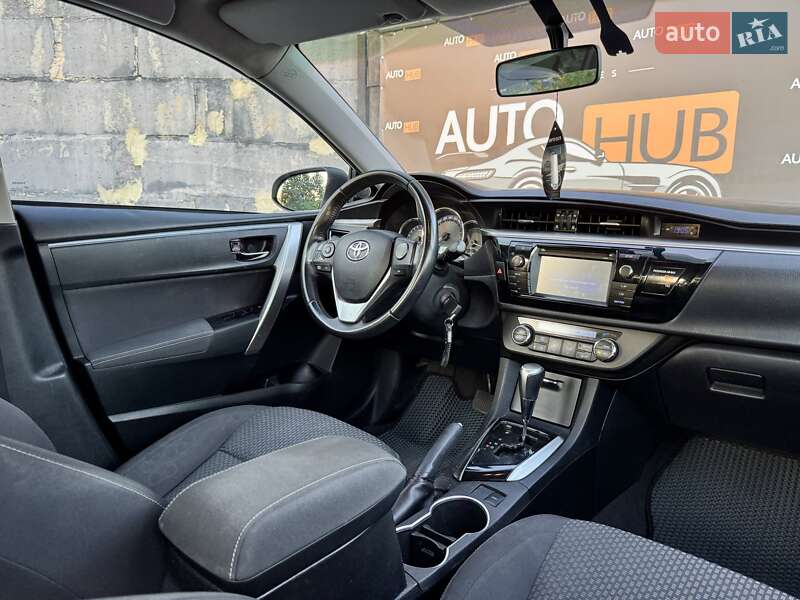 Седан Toyota Corolla 2013 в Харкові