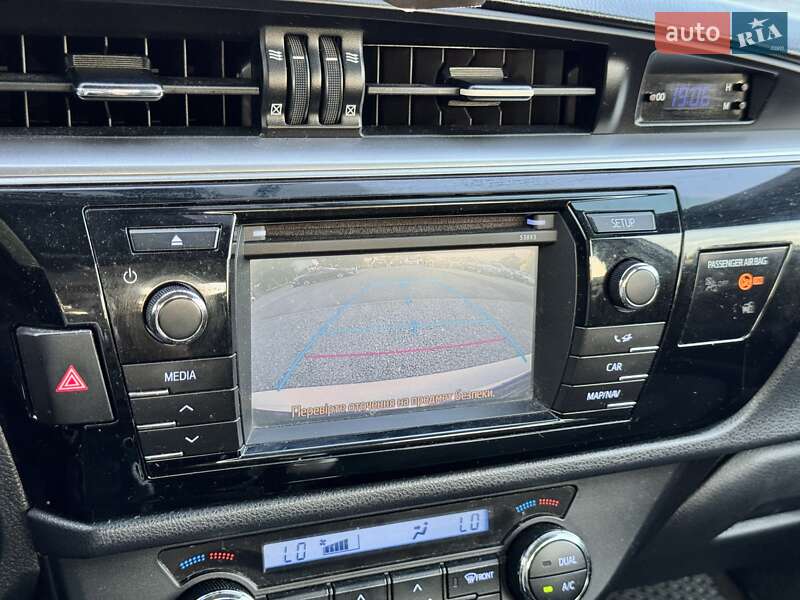 Седан Toyota Corolla 2013 в Харкові