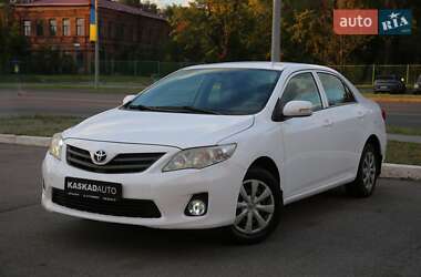 Седан Toyota Corolla 2013 в Харкові