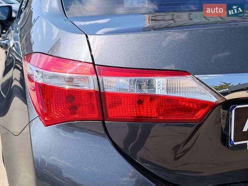 Седан Toyota Corolla 2016 в Харкові