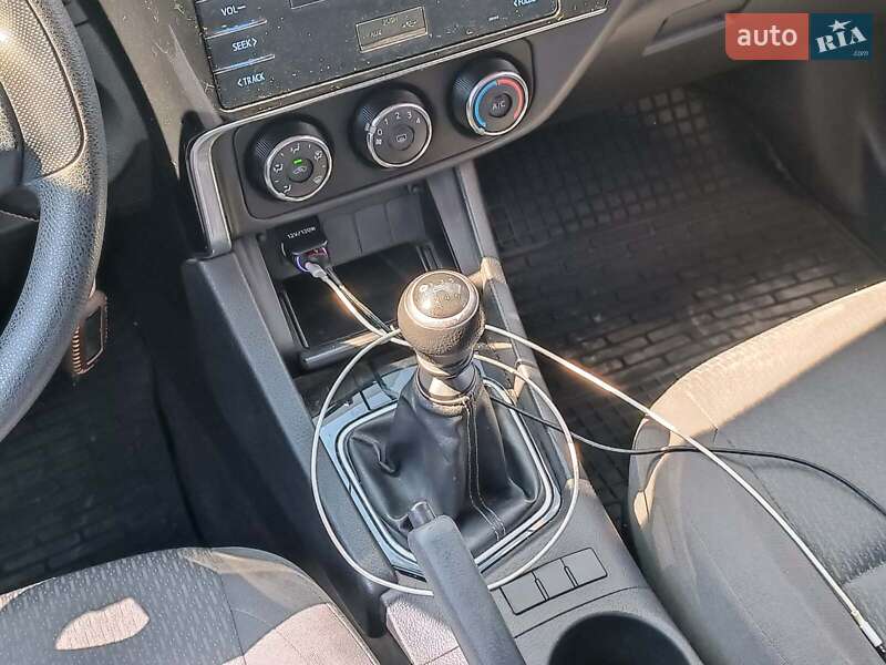 Седан Toyota Corolla 2016 в Харкові