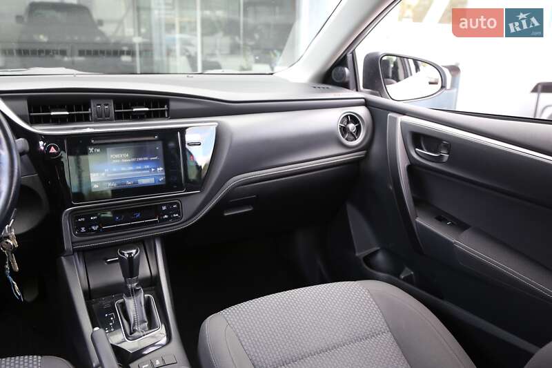 Седан Toyota Corolla 2018 в Києві