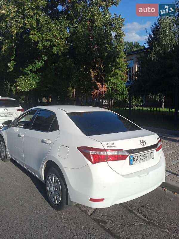 Седан Toyota Corolla 2014 в Киеве