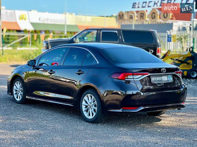 Седан Toyota Corolla 2019 в Киеве