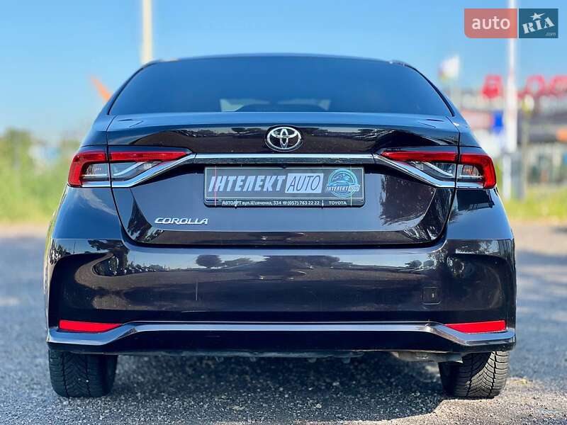 Седан Toyota Corolla 2019 в Киеве
