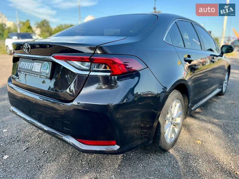 Седан Toyota Corolla 2019 в Киеве