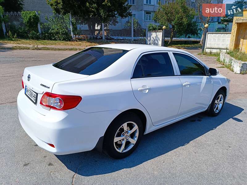 Седан Toyota Corolla 2010 в Бердичеве