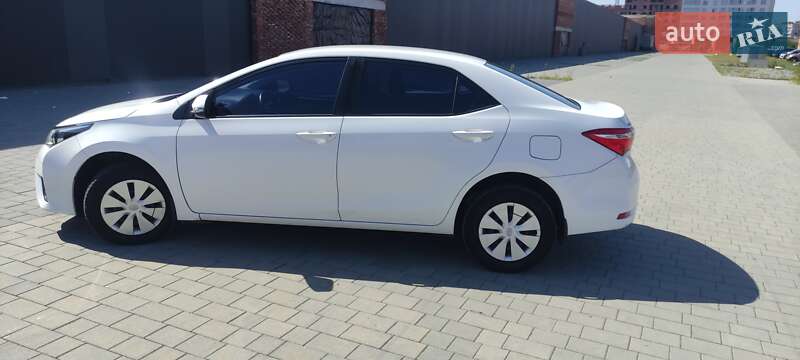 Седан Toyota Corolla 2016 в Хмельницком