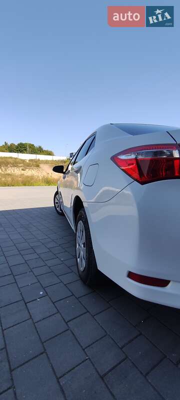 Седан Toyota Corolla 2016 в Хмельницком
