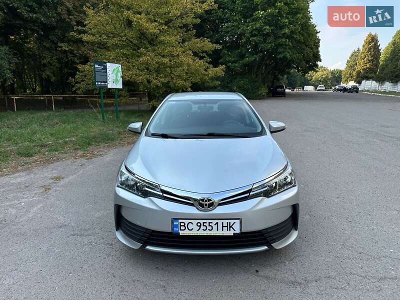 Седан Toyota Corolla 2018 в 