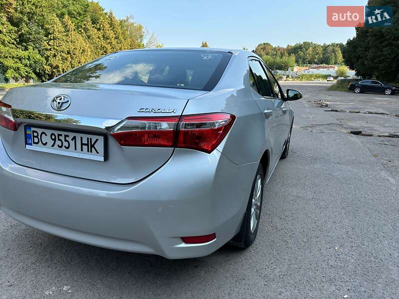 Седан Toyota Corolla 2018 в Львове