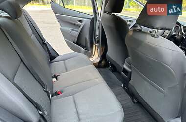 Седан Toyota Corolla 2018 в 