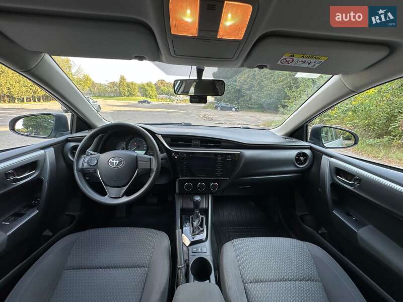Седан Toyota Corolla 2018 в Львове