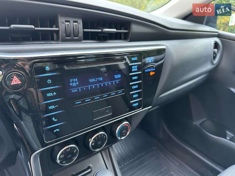 Седан Toyota Corolla 2018 в Львове