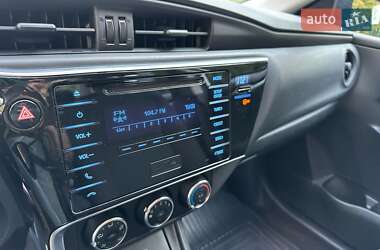 Седан Toyota Corolla 2018 в 