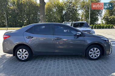Седан Toyota Corolla 2013 в 