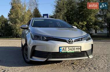 Седан Toyota Corolla 2017 в Кривому Розі