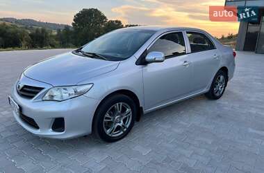 Седан Toyota Corolla 2011 в Чернівцях