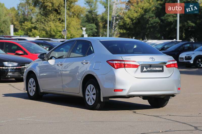 Седан Toyota Corolla 2014 в Киеве