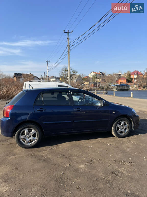Хетчбек Toyota Corolla 2005 в Гатне
