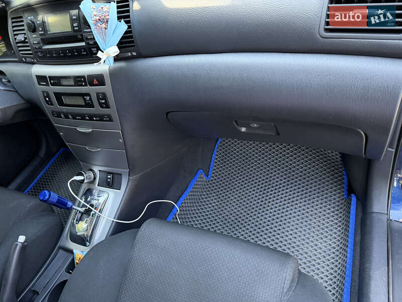 Хетчбек Toyota Corolla 2005 в Гатне