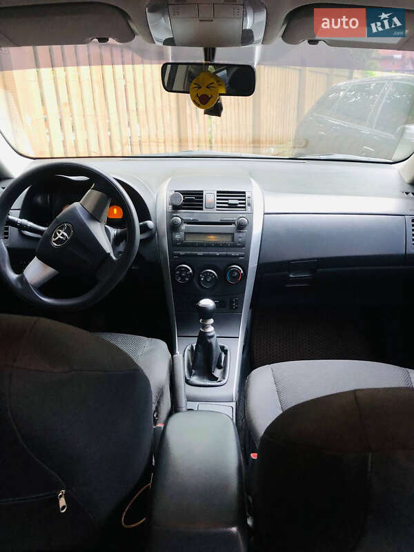 Седан Toyota Corolla 2010 в Славянске