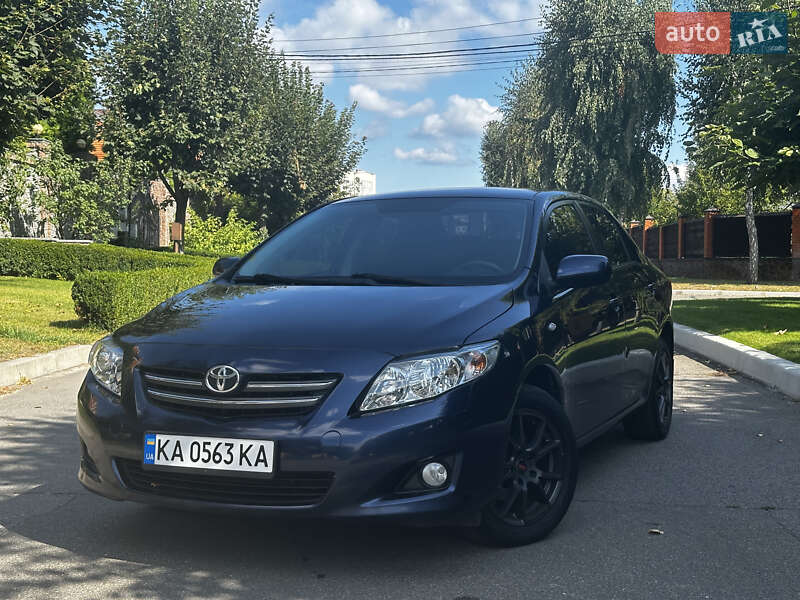 Седан Toyota Corolla 2009 в Киеве