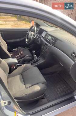 Хэтчбек Toyota Corolla 2004 в 