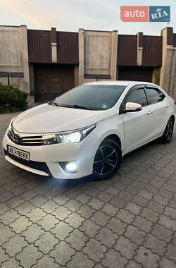 Седан Toyota Corolla 2016 в Павлограді