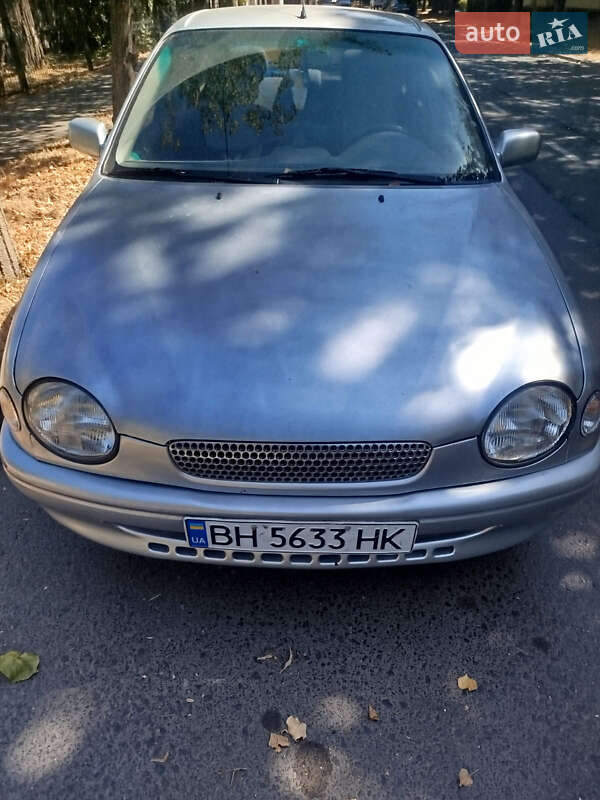 Хэтчбек Toyota Corolla 1998 в 