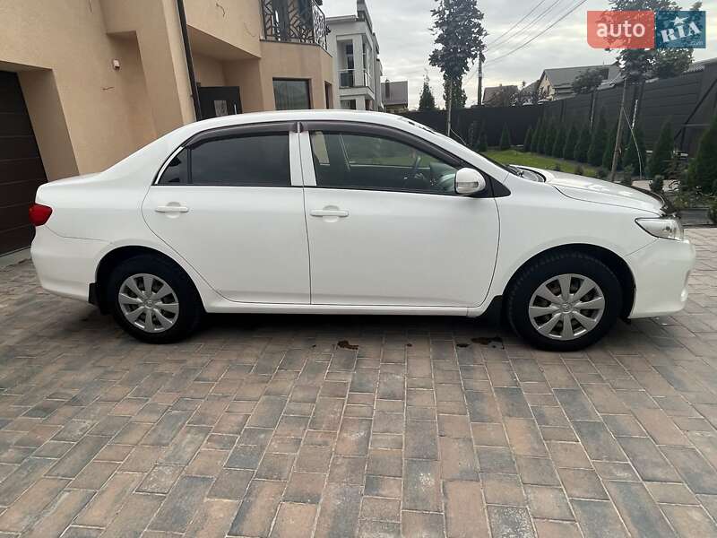 Седан Toyota Corolla 2010 в Виннице