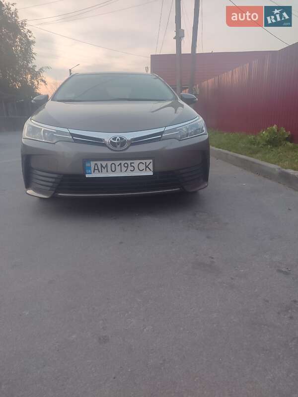 Седан Toyota Corolla 2018 в 