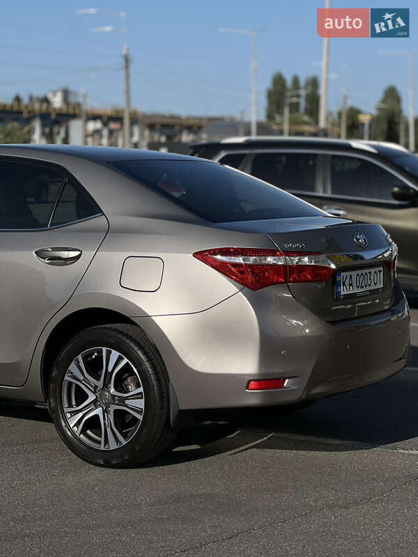 Седан Toyota Corolla 2015 в Києві фото 6 Седан Toyota Corolla 2015 в Києві