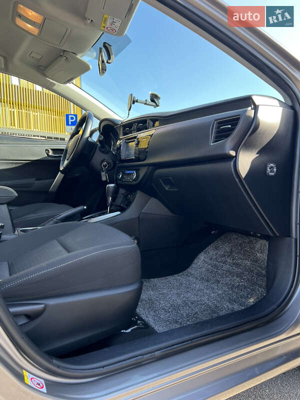 Седан Toyota Corolla 2015 в Києві фото 25 Седан Toyota Corolla 2015 в Києві