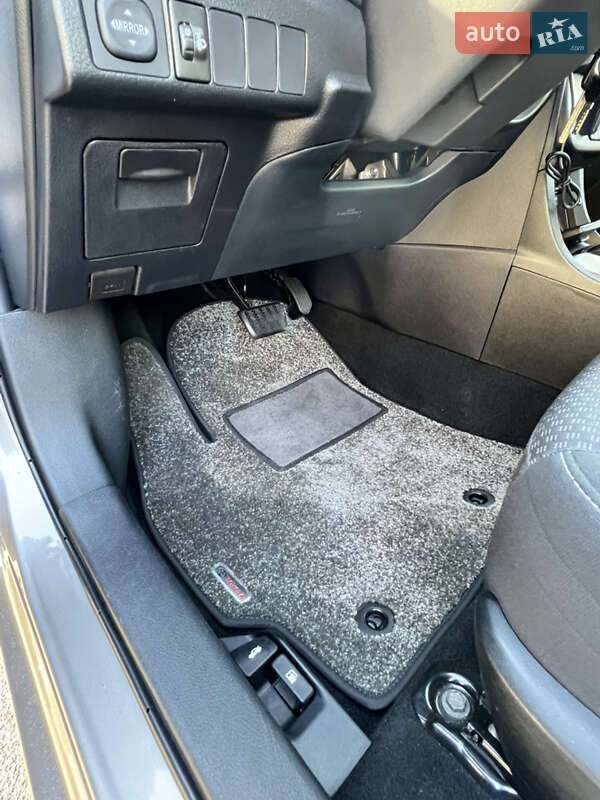 Седан Toyota Corolla 2015 в Києві фото 31 Седан Toyota Corolla 2015 в Києві