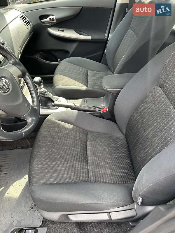 Седан Toyota Corolla 2008 в Полтаве