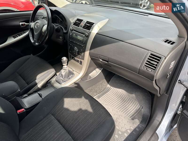 Седан Toyota Corolla 2008 в Полтаве