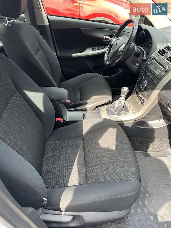 Седан Toyota Corolla 2008 в Полтаве