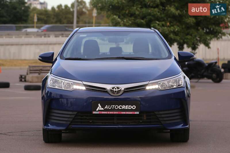 Седан Toyota Corolla 2016 в Киеве