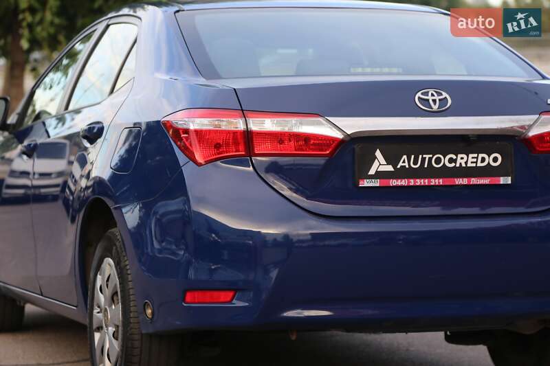 Седан Toyota Corolla 2016 в Киеве