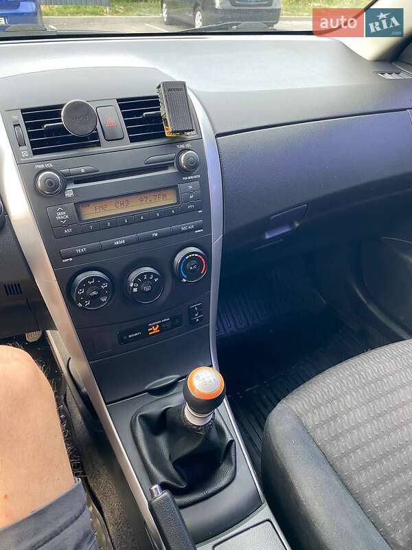 Седан Toyota Corolla 2011 в Богуславе