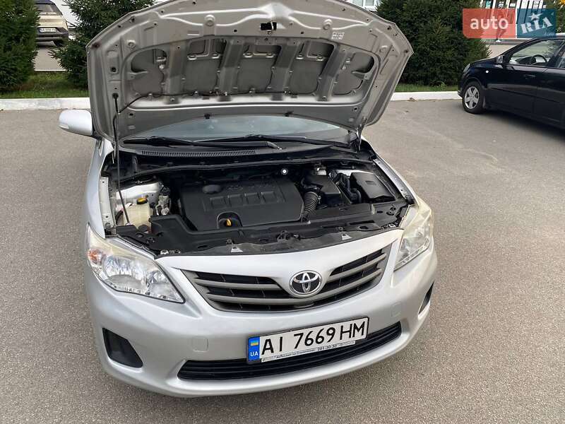 Седан Toyota Corolla 2011 в Богуславе
