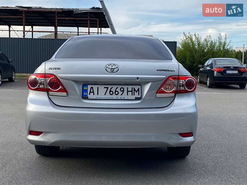 Седан Toyota Corolla 2011 в Богуславе