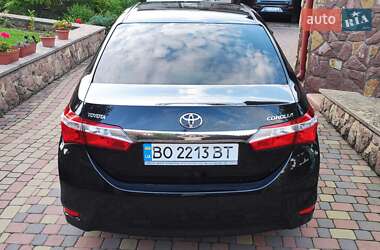 Седан Toyota Corolla 2013 в 