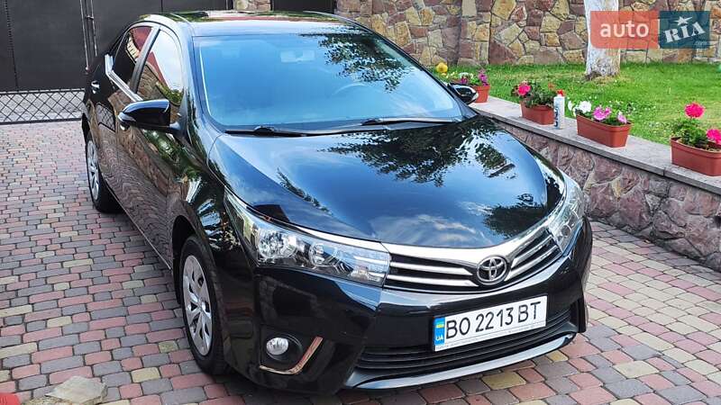 Седан Toyota Corolla 2013 в 
