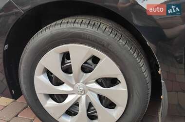 Седан Toyota Corolla 2013 в 