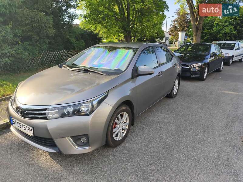Седан Toyota Corolla 2013 в Зенькове