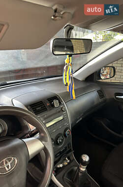 Седан Toyota Corolla 2010 в 