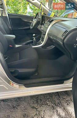 Седан Toyota Corolla 2010 в 